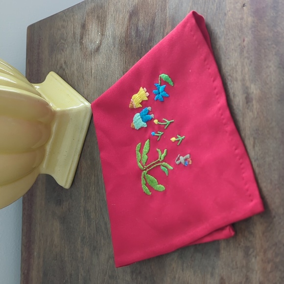 Three Vintage Handmade Red Linen Napkins with Folk Art Embroidery - Picture 4 of 8